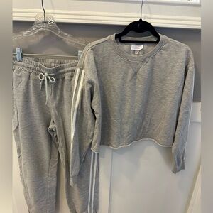 Colsie Heather Gray cropped Sweatshirt/Jogger set XS